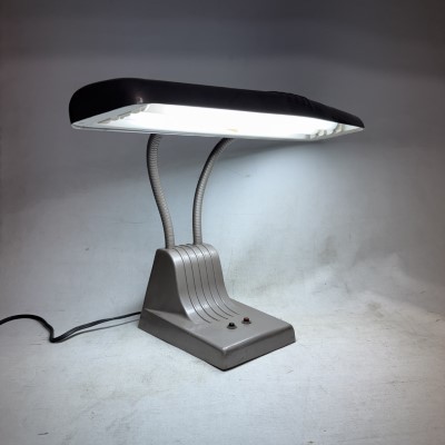 �e�[�u�����C�g DStorage