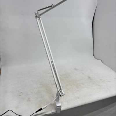 �e�[�u�����C�g DStorage