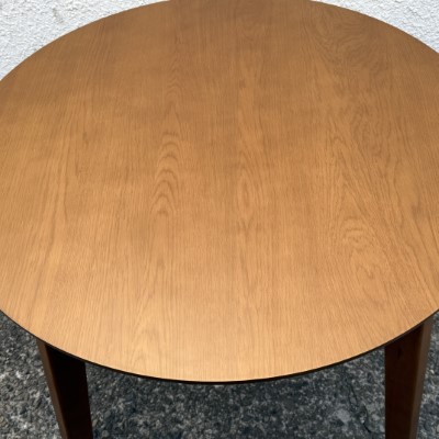 �_�C�j���O�e�[�u�� DStorage